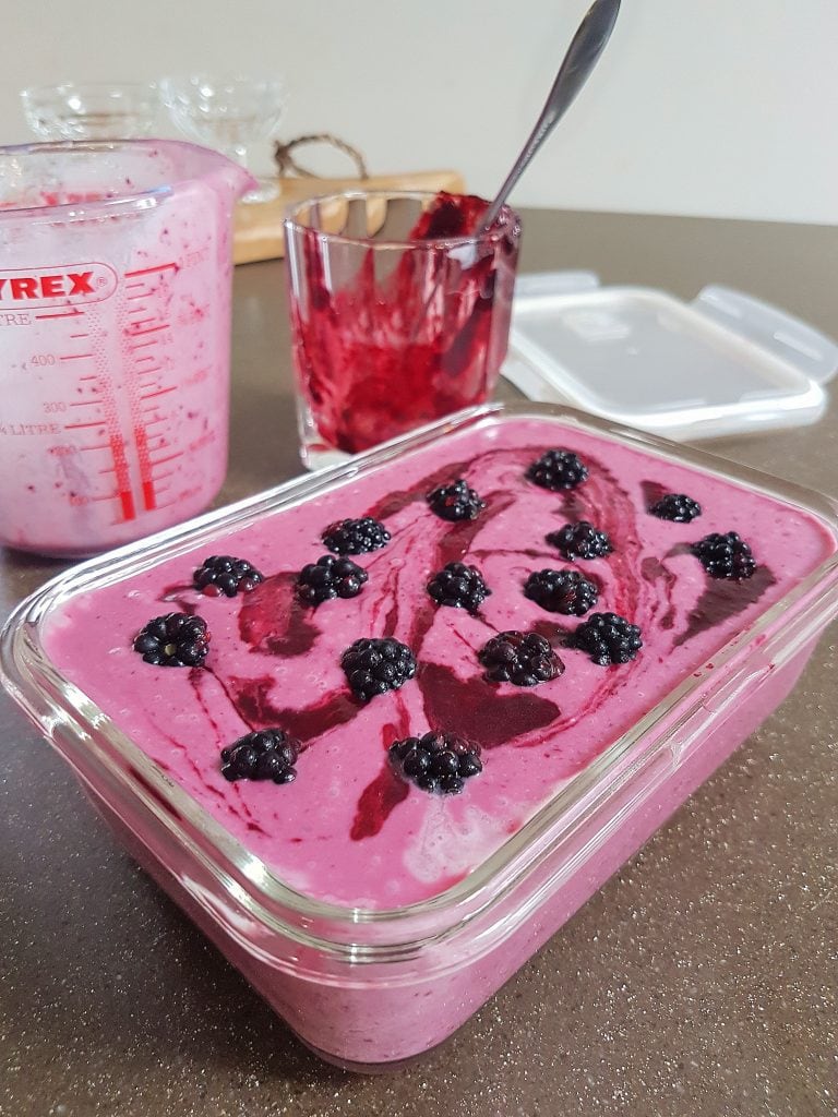 How to make blackberry and gin ice cream