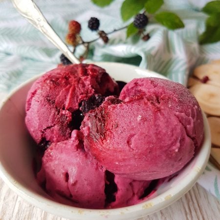 Blackberry and Gin Ice Cream no churn Recipe
